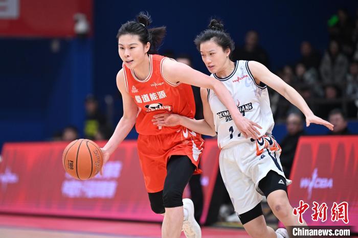 四川女篮在成都主场力克