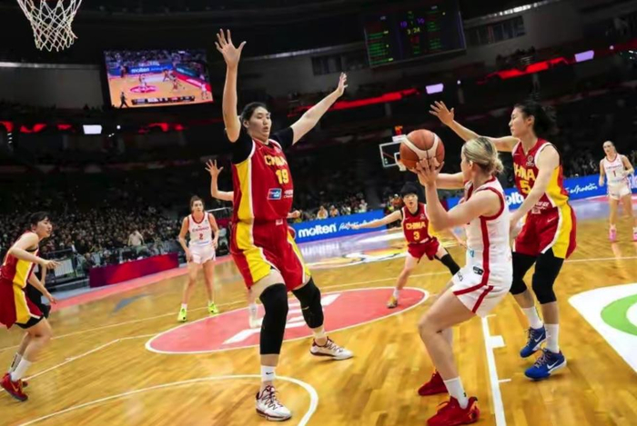 中国女篮险胜捷克晋级世界杯，宫鲁鸣战术调整