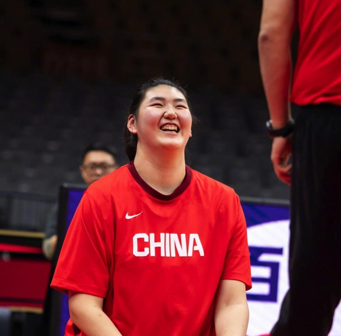 中国女篮险胜捷克晋级世界杯，宫鲁鸣战术调整