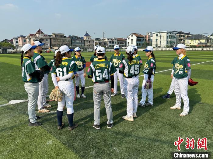 宁夏女子棒球队逆袭夺冠：从垒球到棒球的奇妙