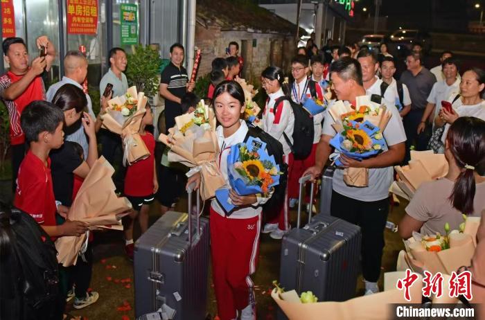 广州花都跳绳健儿亚锦赛勇夺8金破7项亚洲纪录