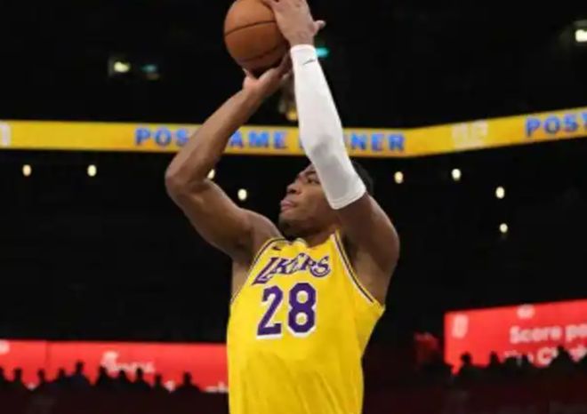 湖人轻取奇才詹姆斯三双引领全场 八村垒艾顿高