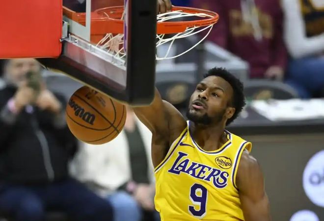 湖人轻取奇才詹姆斯三双引领全场 八村垒艾顿高