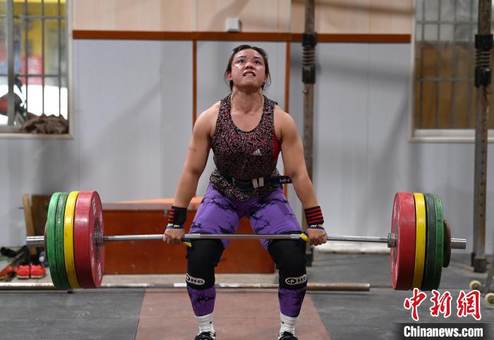 越南举重队在广西上思开展二十天集训，为泰国