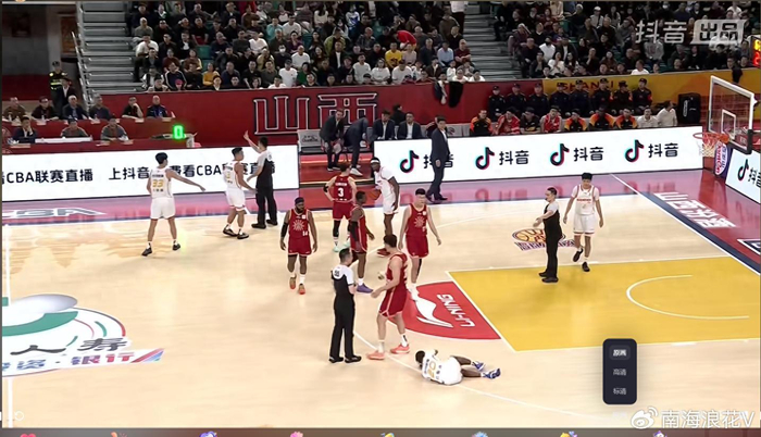 深晋大战裁判争议判罚引舆论怒斥