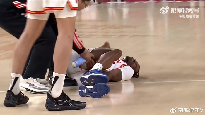 深晋大战裁判争议判罚引舆论怒斥