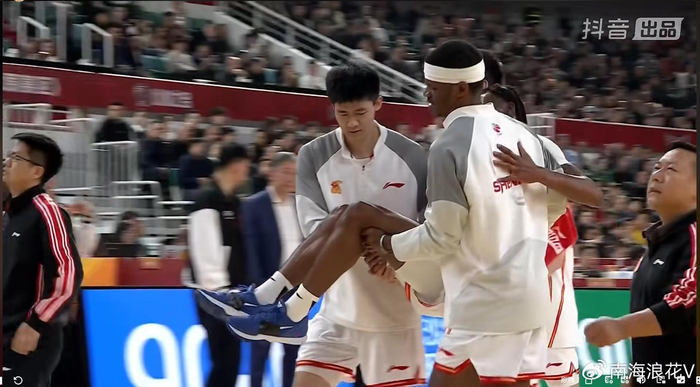 深晋大战裁判争议判罚引舆论怒斥